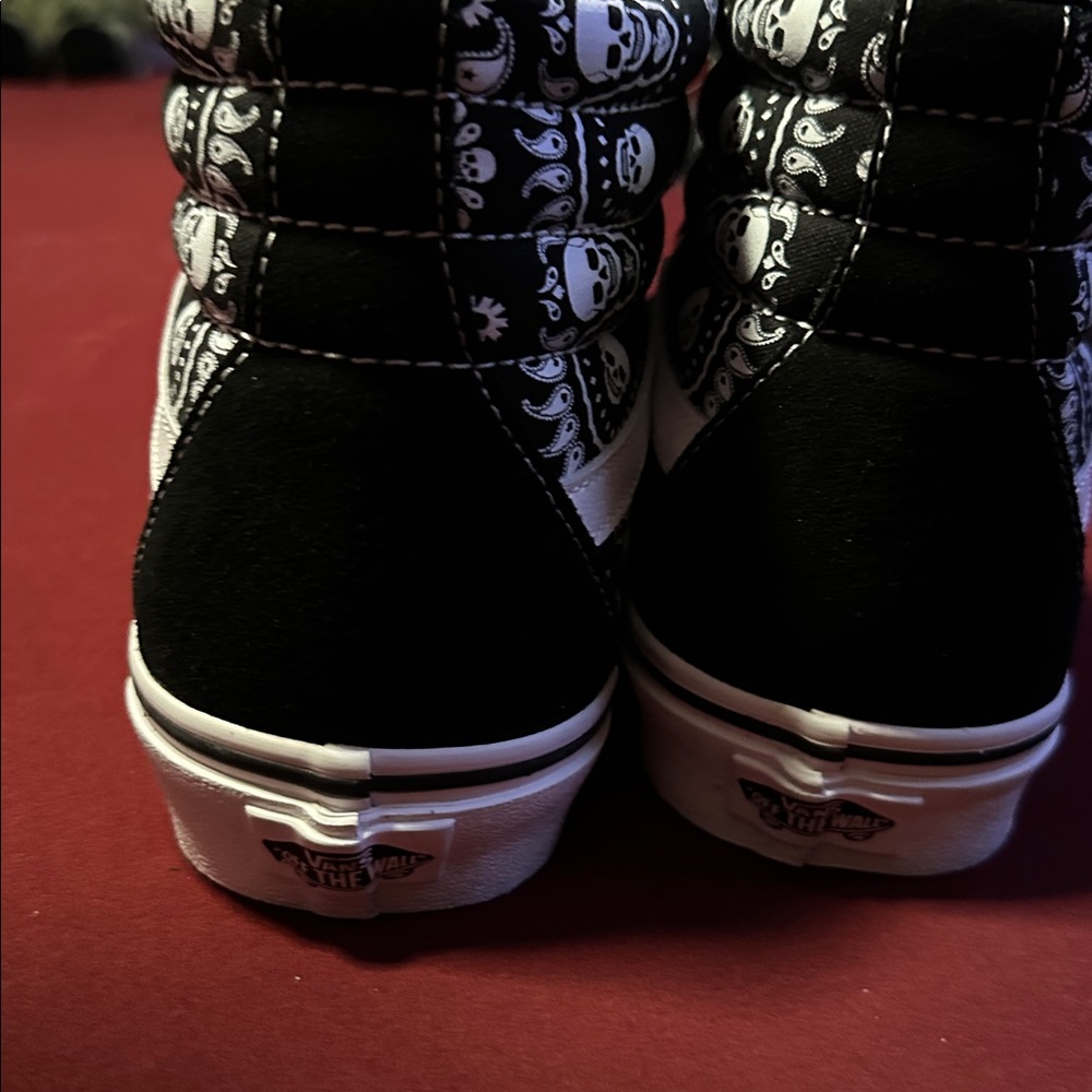 Vans - Picture 4 of 5